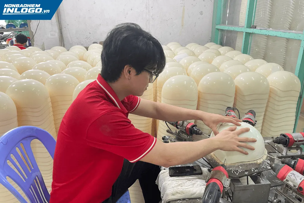 Sản xuất mũ bảo hiểm in logo khu công nghiệp Hà Nội từ nhựa ABS nguyên sinh chất lượng