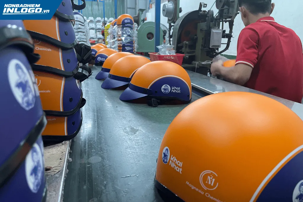 Chọn mũ bảo hiểm in logo khu công nghiệp Hà Nội làm quà thiết thực