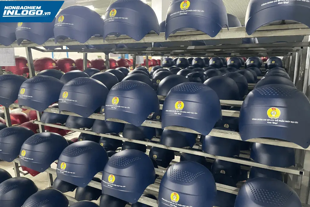 Nón bảo hiểm in logo công đoàn quà tặng Công ty Giày Đại Lộc