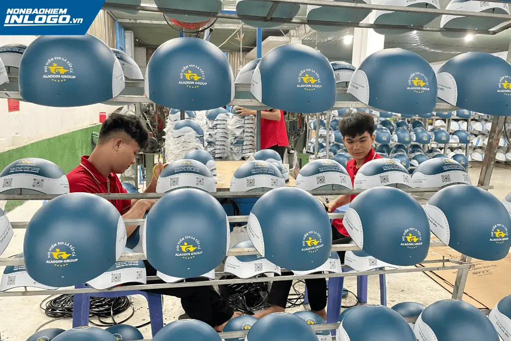 Đặt nón bảo hiểm in logo tập đoàn từ xưởng nón uy tín, chất lượng