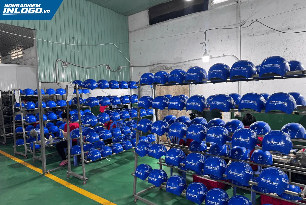Nhiều mẫu nón Quảng Trị làm quà tặng khách hàng cao cấp