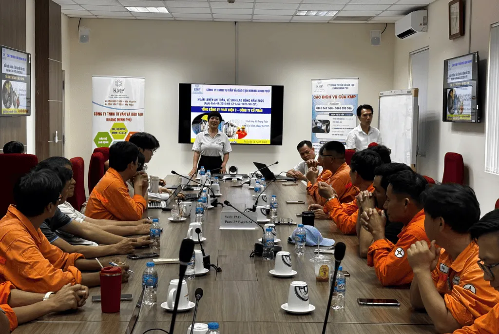 Tập huấn an toàn vệ sinh lao động cho công nhân viên